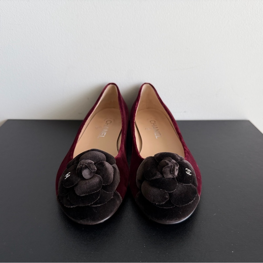 CHANEL Velvet Flats in Burgundy and Black - Authentic